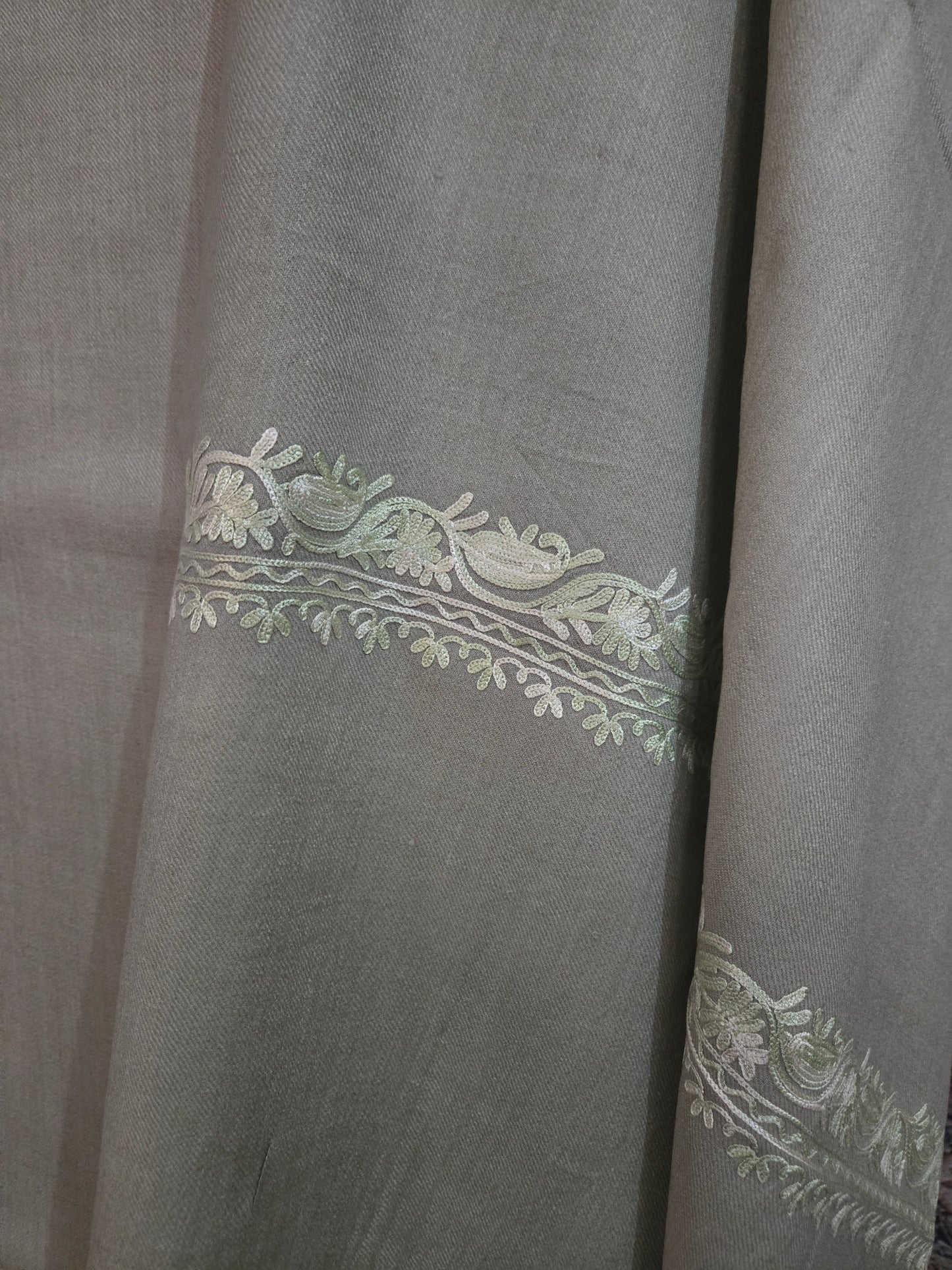 Women Woolen Kashmiri Suits Semi Pashmina Aari Embroidery - Cream White