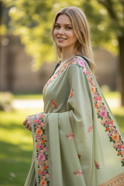 Women's Sarees with Kashmiri Aari Embroidery | Crepe Saree with Unstitched Blouse Pieces. -  Light Green